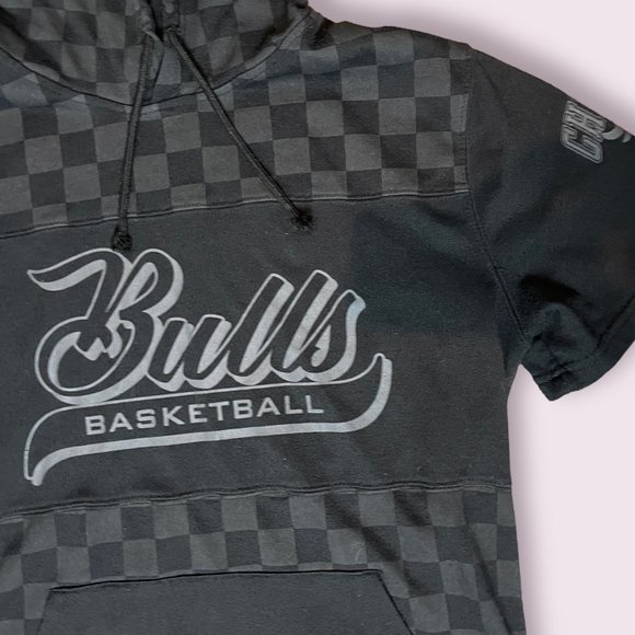 NBA Chicago Bulls Black on Black Short-Sleeve Checkerboard Hoodie - Large - Picture 4 of 9